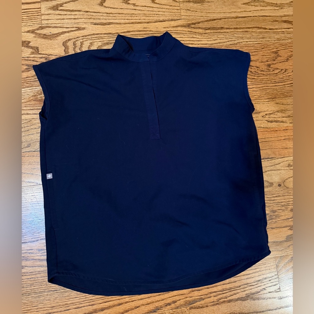Women’s Navy Figs Top